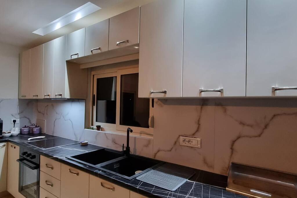 Seaview Apartament *